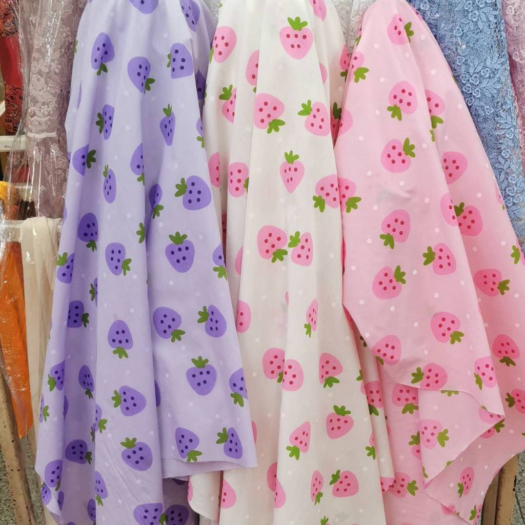 ผ้าลายสตอเบอร์รี่ ตัดเสื้อ ตัดเดรส ทำปูโต๊ะ ปูเตียง ม่าน ผ้าตัดเสื้อ