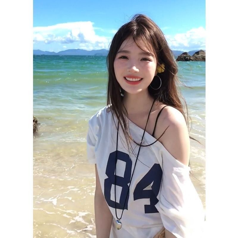 เสื้อปาดไหล่ เสือใส่สบาย โอเวอร์ไซส์ เสื้อโชว์ไหล่สไตล์วินเทจ สวยงาม เสื้อยืดแขนสั้น ผ้านิ่มใส่สบาย สายเกาหลี ทรงหลวม2XL