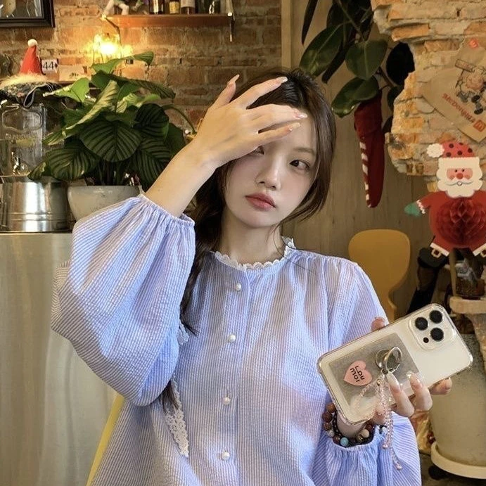 เสื้อเชิ้ตแขนยาว คอกลม แต่งกระดุม ลายทางแนวตั้ง#A101