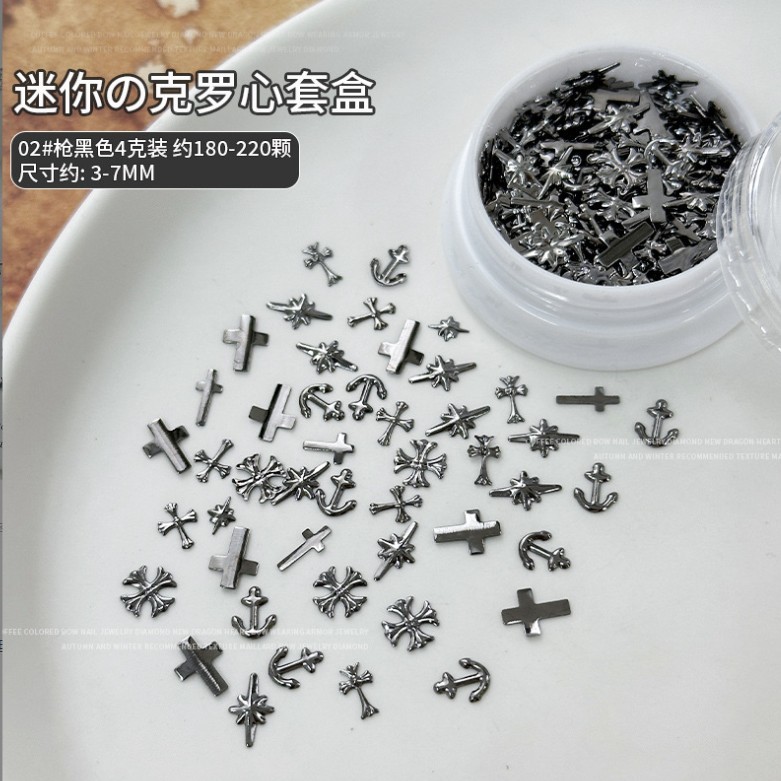 ตลับกลม อะไหล่กางเขนติดเล็บ ประดับเล็บสไตล์ Chrome Hearts ขนาดมินิ  สีเงินและสีดำ คละแบบ จำนวนอ่านในรายละเอียด