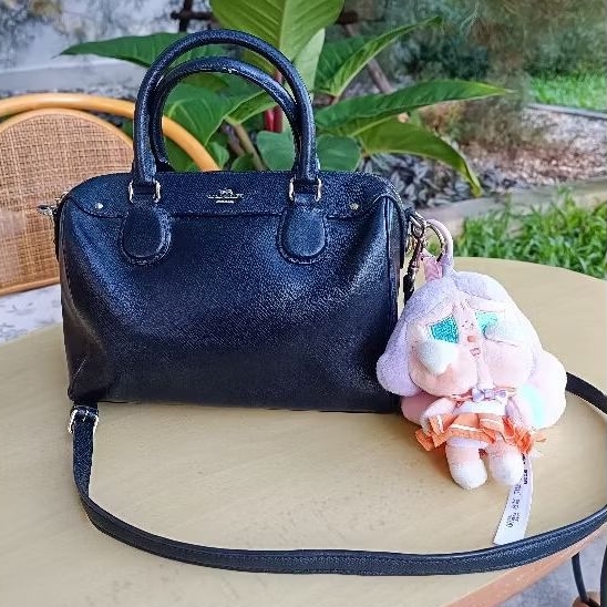 กระเป๋า Coach ของแท้ ทรงหมอน มือสอง ขนาด 9 นิ้ว สีกรมไม่มีสายยาว
