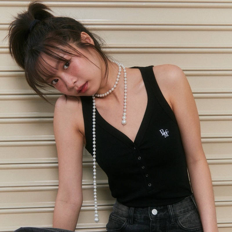 ส่งต่อ🌟 เสื้อ tank top คอวี(สีดำ) แบรนด์ beming.official