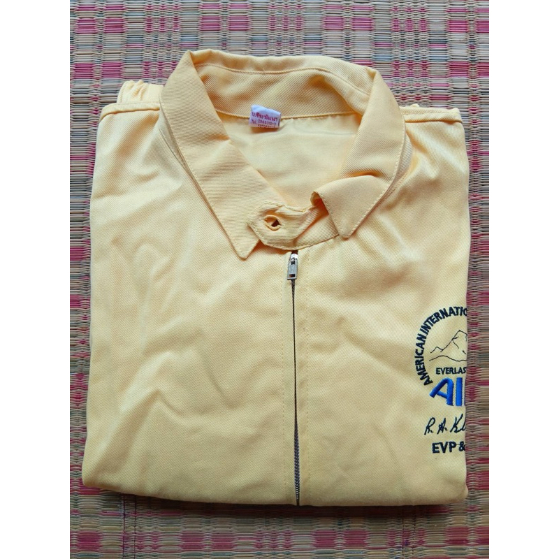 เสื้อแจ็คเก็ตสีเหลือง AIA