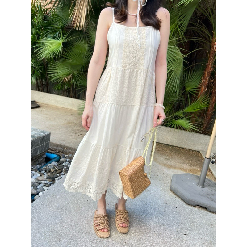 Vanita dress เดรสสายเดี่ยวปักเดซี่ งานพรีเมี่ยม