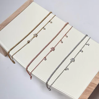 Floral gem bracelet กำไลดอกไม้2เลเยอร์ | @trophies.co