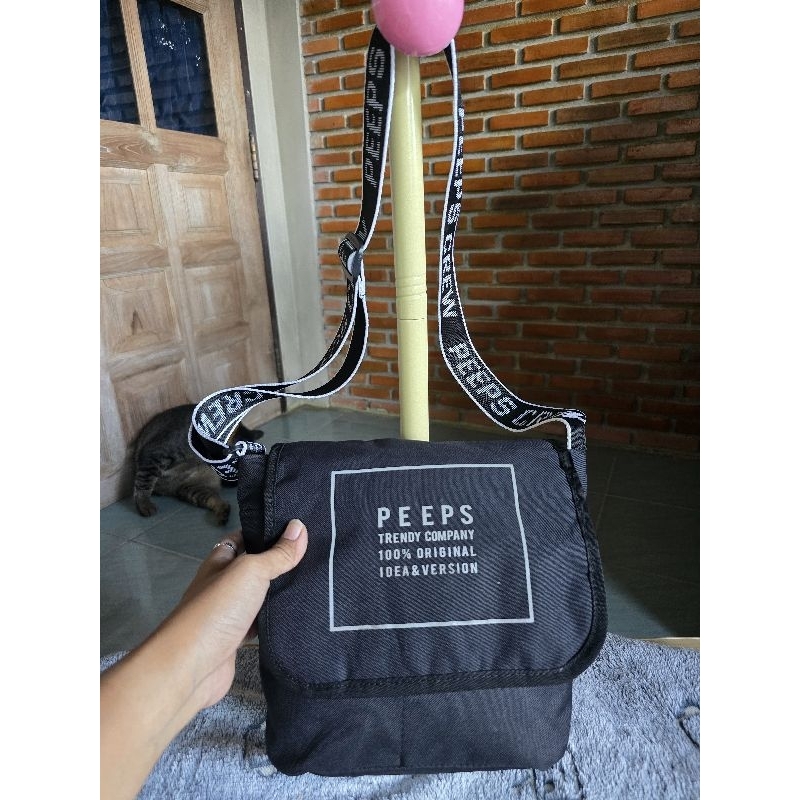 กระเป๋าสะพายข้าง peeps มือสอง *ทำความสะอาดแล้ว*