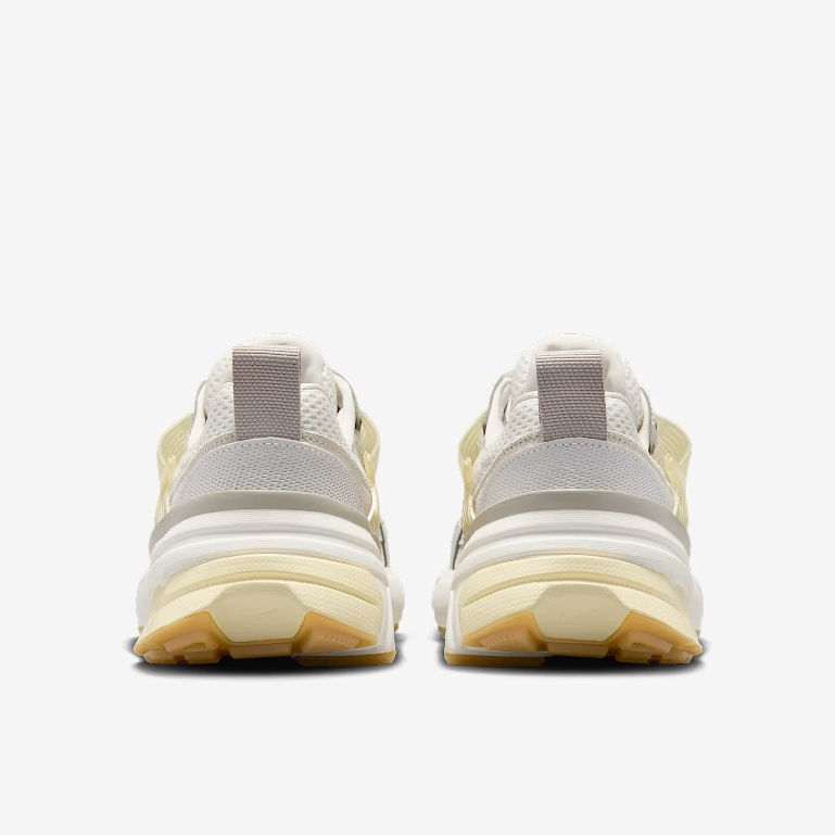 รองเท้าผู้หญิง Nike V2K Run ของแท้ ป้ายไทย