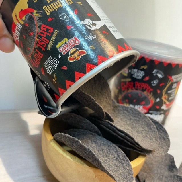 (1กระป๋อง)มันฝรั่งเผ็ด Ghost Pepper Black Crisps รสเผ็ดที่สุดในโลก 45g