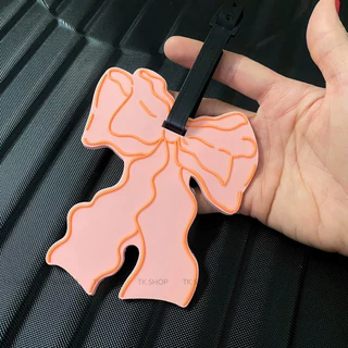 ป้ายห้อยกระเป๋าเดินทาง ลายโบว์ สีพีช 🎀 | Luggage Tag พีวีซียางนิ่ม กันน้ำ (พร้อมส่งในไทย)