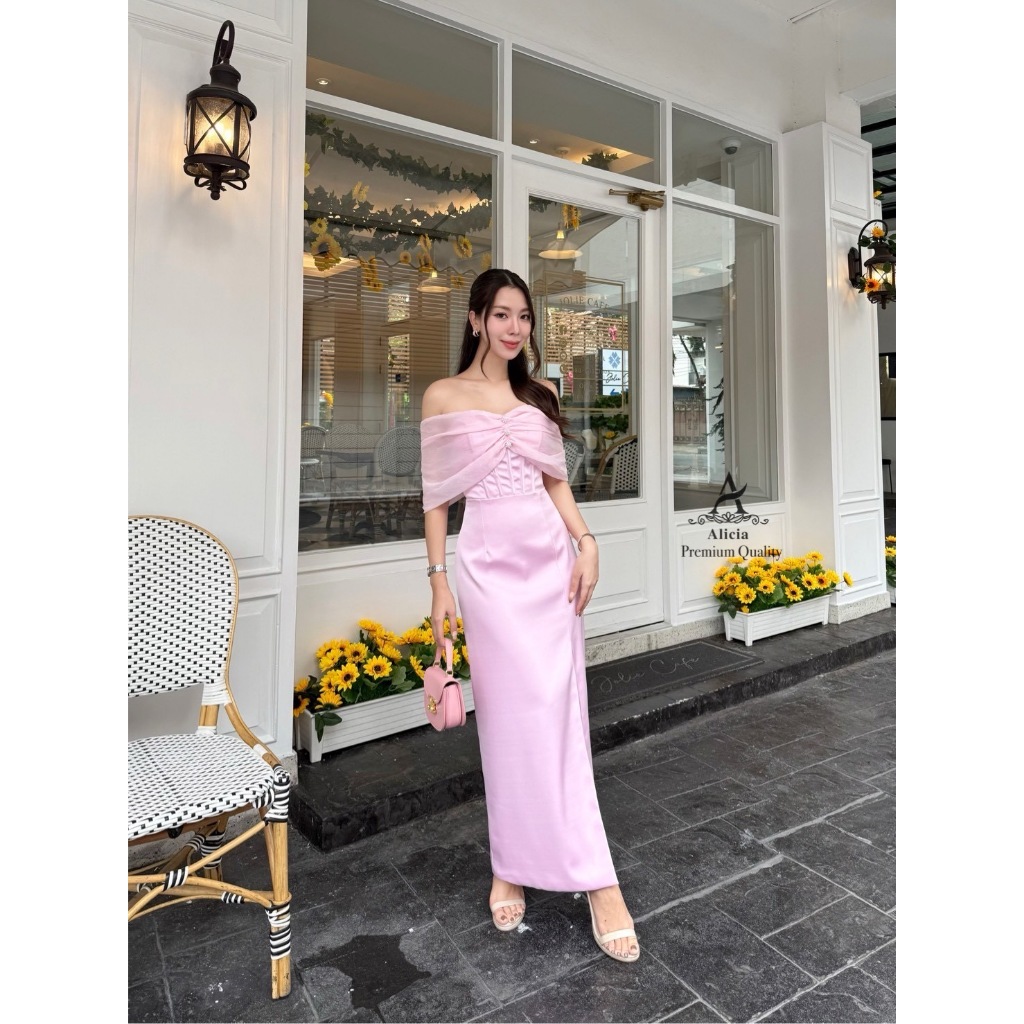 ALICIA BRAND ALC010 ชุดเดรสยาวเกาะอกแต่งผ้าตาข่ายปาดไหล่