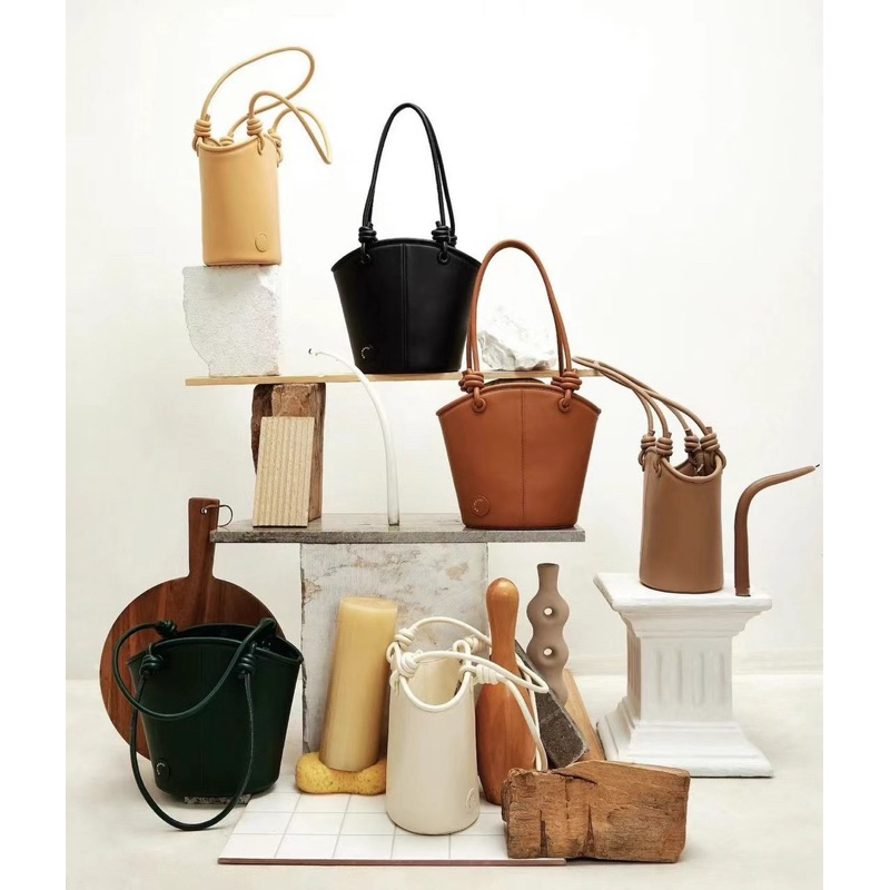 กระเป๋าทรงถังงาน1:1หนังpuพร้อมส่งจาก กทม ถุงผ้าการ์ด(ไม่มีกล่อง)ถ่ายจากสินค้าจริงดูรูปเพิ่มเติมในรายละเอียดสินค้า