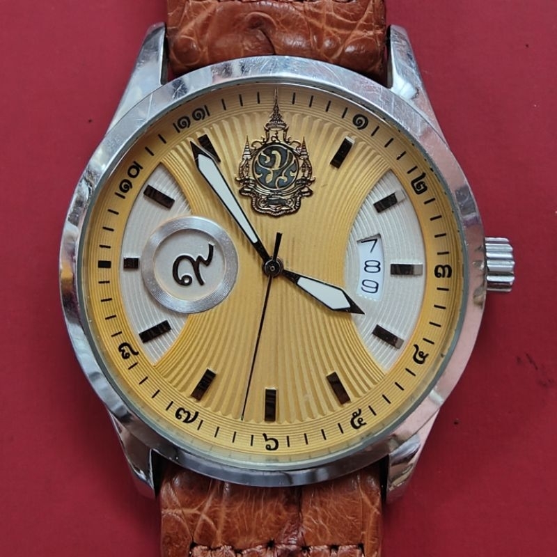 นาฬิกา ตราสัญลักษณ์ ภปร หน้าเหลือง ยี่ห้อwise มือสองสภาพสวย ขึ้นข้อหล่อมาก ระบบควอตซ์ กระจกสวยใส สาย