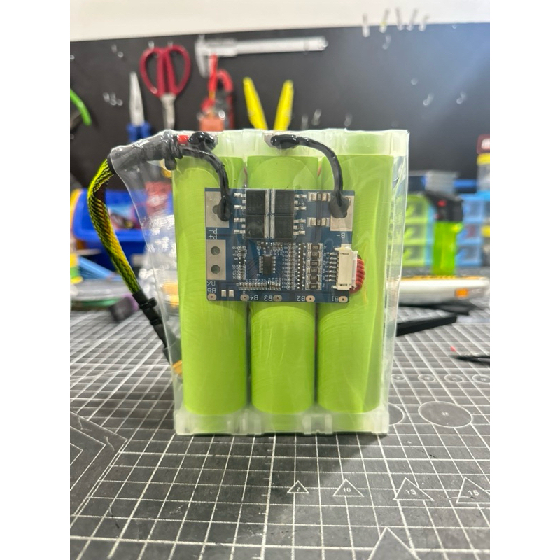 แบตเตอรี่ลิเธียมฟอสเฟต Lifepo4 33140  6s 15A bms 20A + ที่ชาร์จ21.9V 5A
