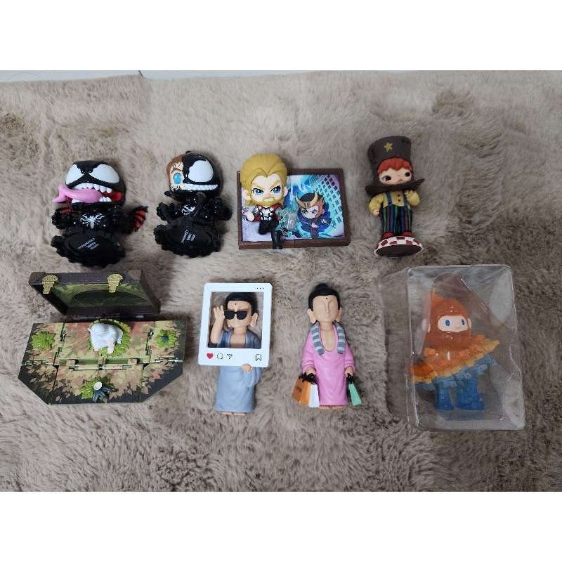 Art Toys สภาพตั้งโชว์