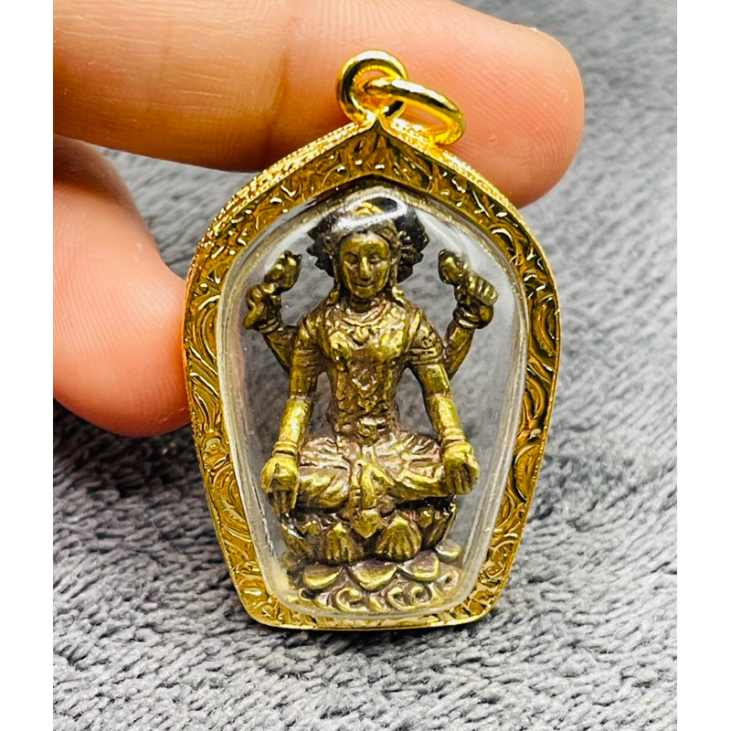 จี้พระแม่ลักษมีกรอบทองงานในทองเหลืองแท้100%พร้อมบูชา🙏