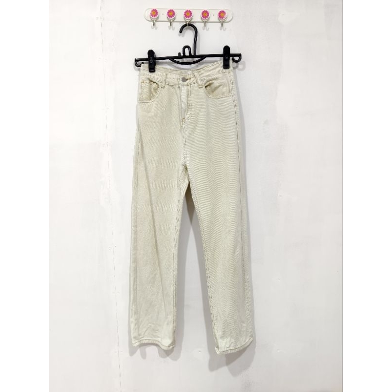 เสื้อผ้ามือสอง มือ2 ราคาถูก 🌷แบรนด์ Pradap (ประดับ) กางเกงยีนส์ สีครีม S เอว24" สะโพก 32" ยาว 39"