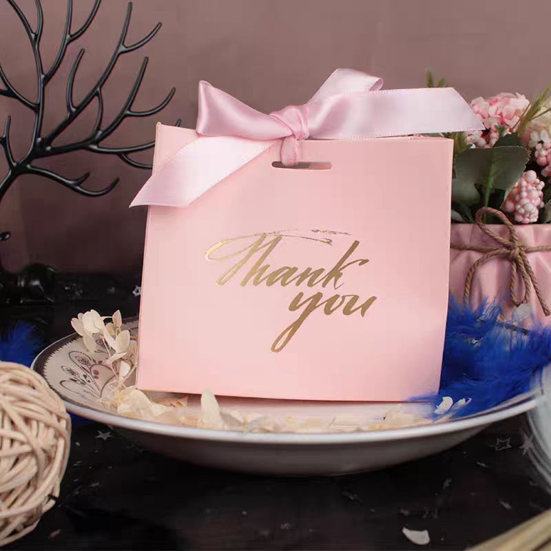 พร้อมจัดส่งจากไทย..กล่องของขวัญ กล่องใส่ผ้าเช็ดหน้า ของชำร่วย งานแต่ง