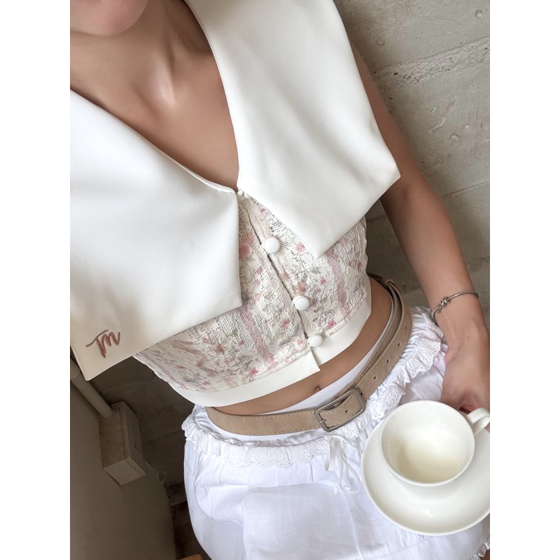 พร้อมส่ง 🧵 Tulla.more-Irene S-XL ครอปคอเหลี่ยม ปักโลโก้ กระดุมใช้งานได้จริง