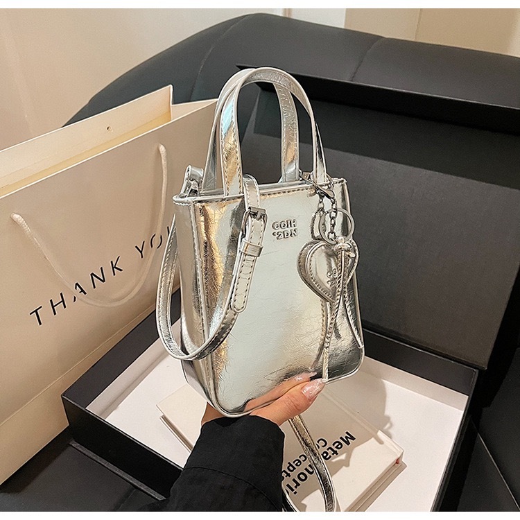 (A192) กระเป๋าถือ หนังมันเงา ทรงสวย สะพายข้าง