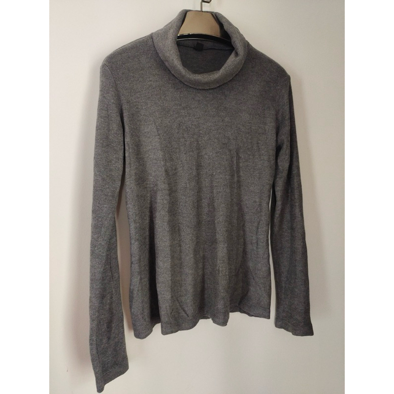 เสื้อHeatech uniquo สีเทา ไซส์M  ของแท้มือ2