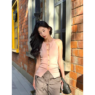 Bentoy(Q147)เสื้อกล้ามไหมพรมทรงรัดรูป ดูเซ็กซี่แต่คลาสสิก ดีเทลเปิดหน้าพร้อมลูกปัดมือแต่งแบบฮันด์เมด ดูหรูไม่เหมือนใคร