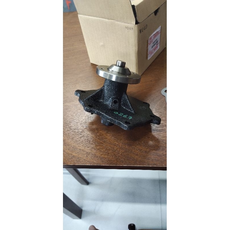 ปั้มน้ำ HINO W04D (น็อตยึด 6 ตัว)