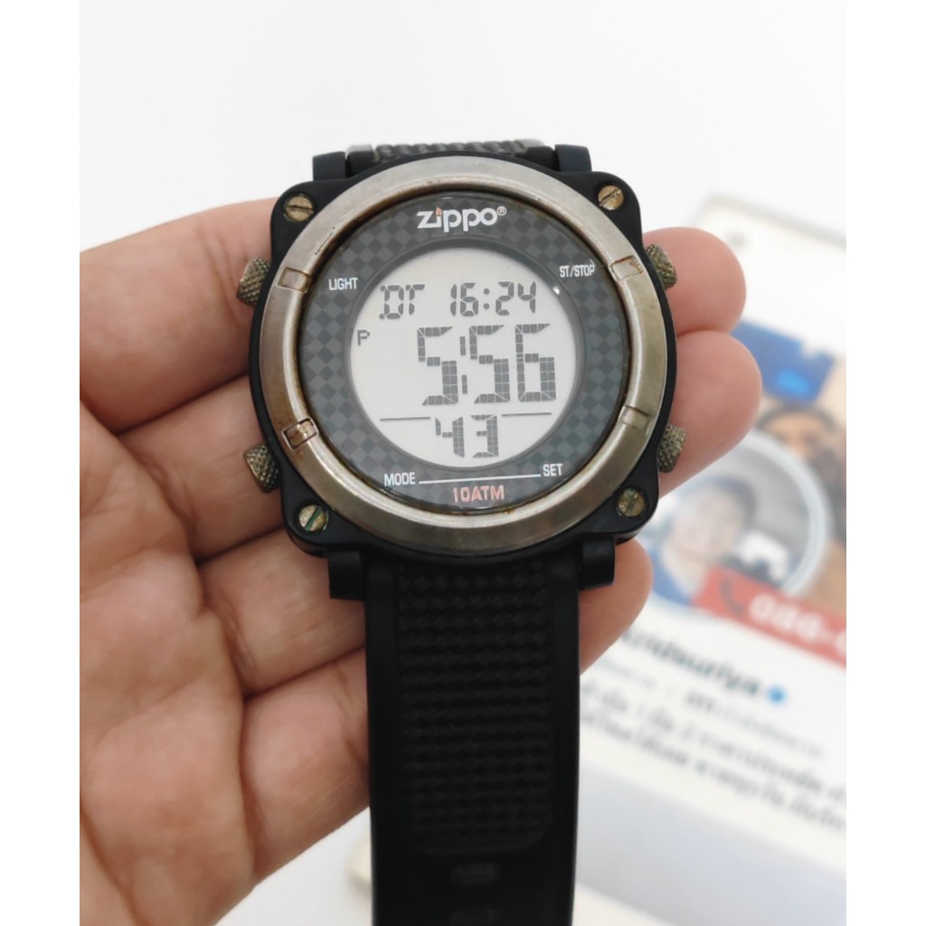 Zippo Men's Digital Watch – นาฬิกาดิจิตอลสายสปอร์ต สไตล์วินเทจ (มือสอง)