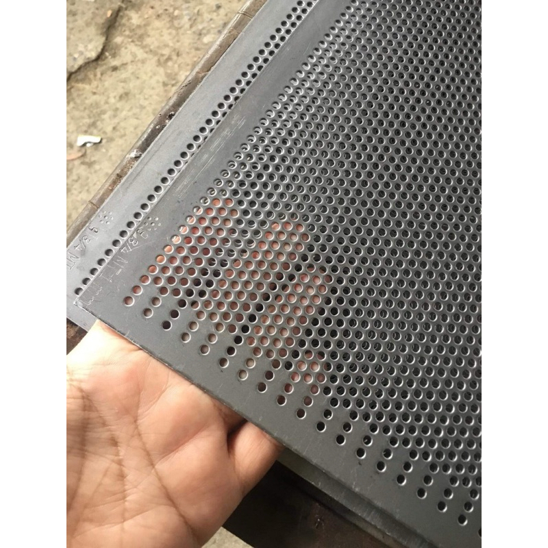 แผ่นเหล็กรูกลม หนา1มม. รู2.1มม. ขนาด4x8ฟุต(1.22x2.44m)