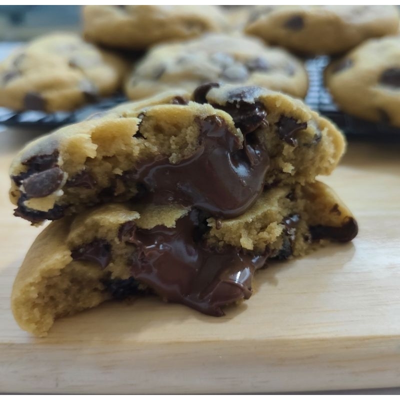 Nutella Stuffed Chocolate Chip Soft Cookies.ชิ้นละ 80 กรัม