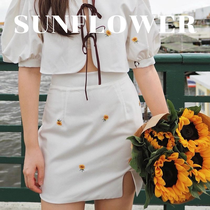 Joy mini sunflower skirt กระโปรงสั้นปักดอกทานตะวัน (เฉพาะกระโปรง)