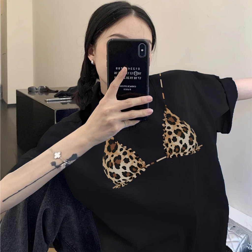 【ChillTee】👙เสื้อยืดผู้หญิง Bikiniไซส์ใหญ่"Leopard print bra" พิมพ์ลาย ผ้าCOTTON โคตรนุ่ม OVERSIZE เสื้อคอกลม【COD】