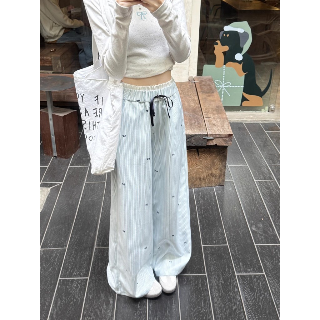 Blossom Closet🌊กางเกงลำลองผู้หญิง เอวสูง สีฟ้า พิมพ์ลายโบว์ ผูกเชือก ทรงหลวม - รูปที่ 7