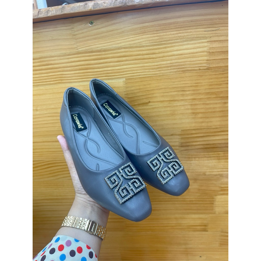 cawavia คัชชูสีเทา หน้าเพรช ส้นตึก 2.5 นิ้ว