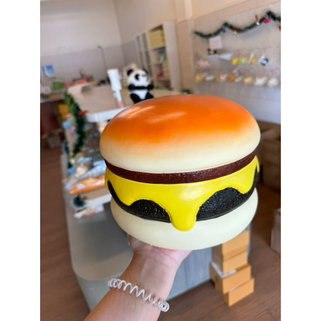 (โค้ด Live ลด 100%) สกุชชี่แฮมเบอร์เกอร์ยักษ์ 7700 ชิ้นใหญ่มาก