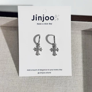 Jinjoo ต่างหูห่วงไม้กางเขน รุ่น Seraphina Cross Hoops ประดับจี้รูปไม้กางเขนแบบหรูหราละเอียดอ่อน (ราคาต่อคู่)รหัส EB38