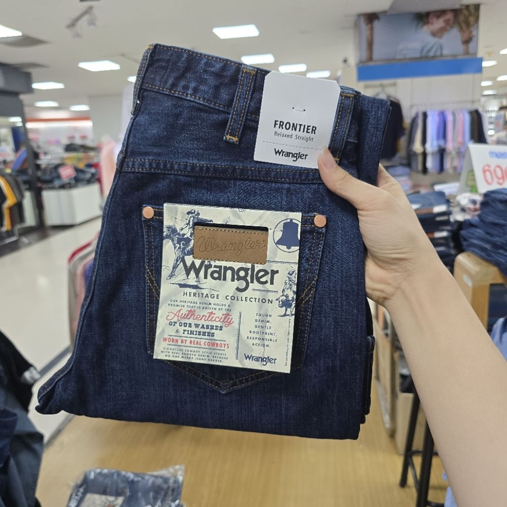 กางเกงยีนส์Wrangler ผู้ชาย ทรงกระบอกใหญ่[FRONTIER] ผ้าไม่ยืด สียีนส์เข้ม รุ่น[MFRON16]