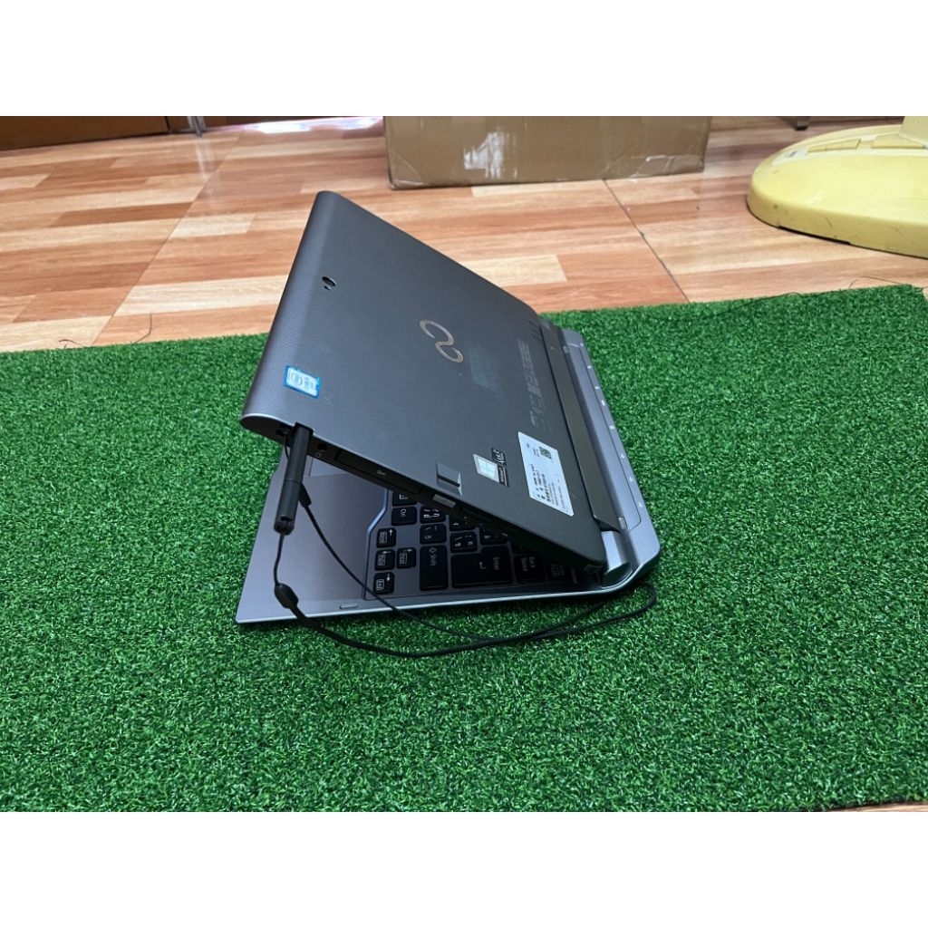 Tablet  FUJITSU  Q736. COREI5-6300U. CPU@2.40GHZ RAM4GB GB. SSD128GB หน้าจอ13.