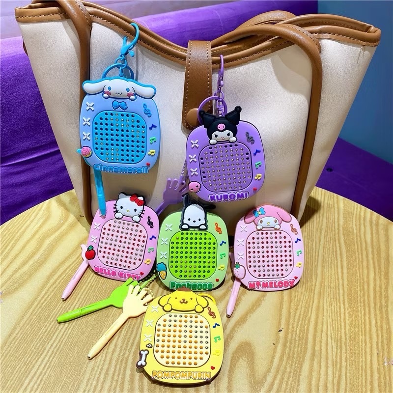 พร้อมส่ง🎈การ์ตูนสนุก ซานริโอ ลูกเหล็กกระดานวาดภาพแม่เหล็กพวงกุญแจ  ตุ๊กตากระเป๋านักเรียนจี้ของขวัญ