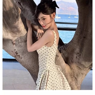 ชุดเดรสกระโปรงลายจุดคอเหลี่ยมสไตล์ฝรั่งเศสสำหรับผู้หญิงช่วงฤดูร้อน เอวเข้ารูป หวาน เผ็ดร้อน กระโปรงทรงเอ กระโปรงสั้นพองฟ