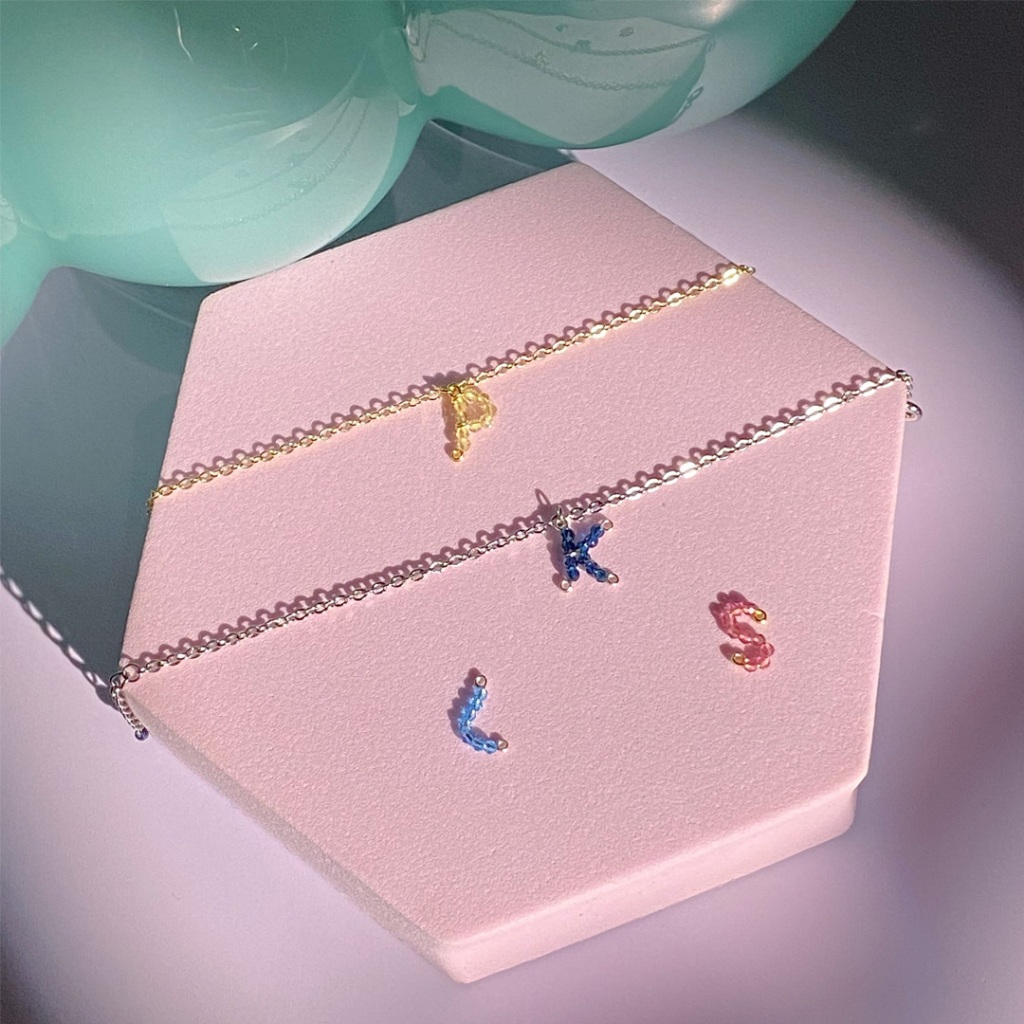 Accsoroot ข้อมือตัวอักษร  Bracelet Alphabet Glass Bead