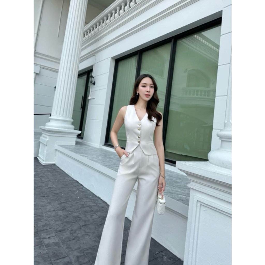 *ส่งต่อ ไม่เคยใช้งาน* ชุดเซ็ทเสื้อกั๊กเวสท์จากร้าน vellis_closet ชุด clara vest set สี ivory ไซส์ s
