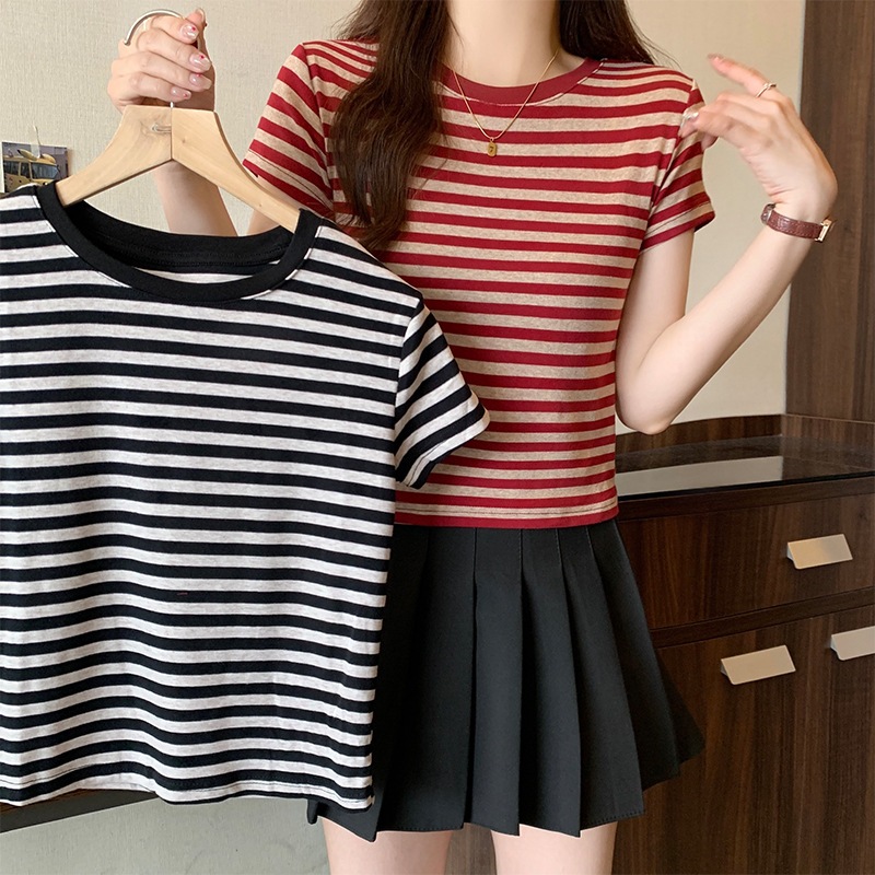 เสื้อยืดคอกลมแขนสั้นลายทางสำหรับผู้หญิง ทรงเข้ารูป รูปที่ 2