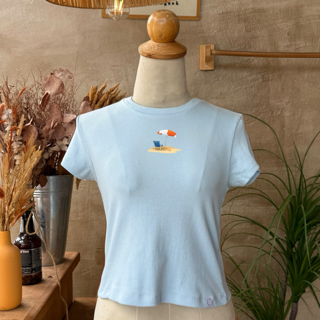 beach chilling alone tee 〰️ store851