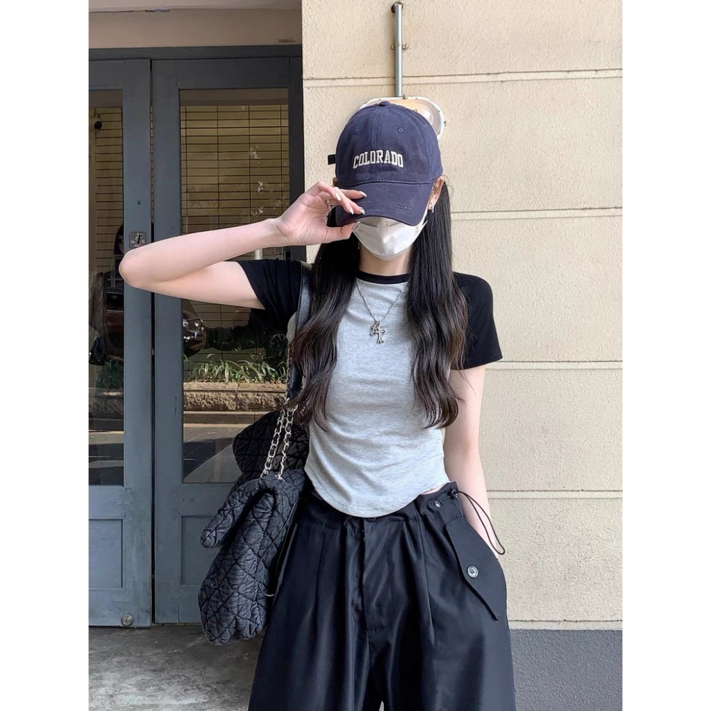 เสื้อแขนสั้นผู้หญิง ดีไซน์สีตัดกันแบบแพทช์เวิร์ก คอกลม ลุคสาวฮอต เข้ารูป ลดอายุ
