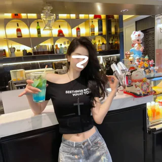เสื้อยืดเปิดไหล่ เซ็กซี่ใสๆ สไตล์เกาหลี พิมพ์ลาย เข้ารูป เน้นหุ่นผอม เสื้อสั้นแฟชั่น ผู้หญิงฤดูร้อน 2025