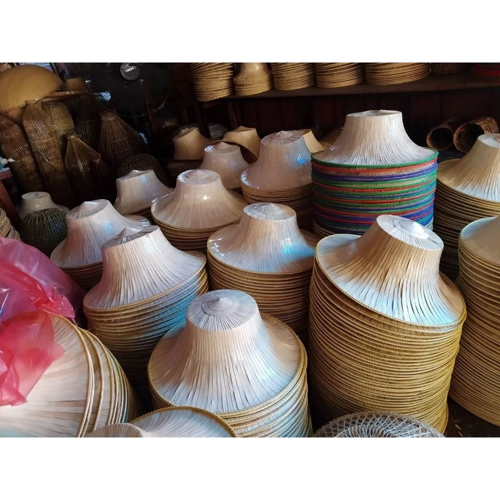 งอบใบลาน งอบชาวนา สำหรับผู้ใหญ่ ปลีกกว้าง 17 นิ้ว ครบชุดพร้อมใส่ สินค้าotopหมู่บ้าน