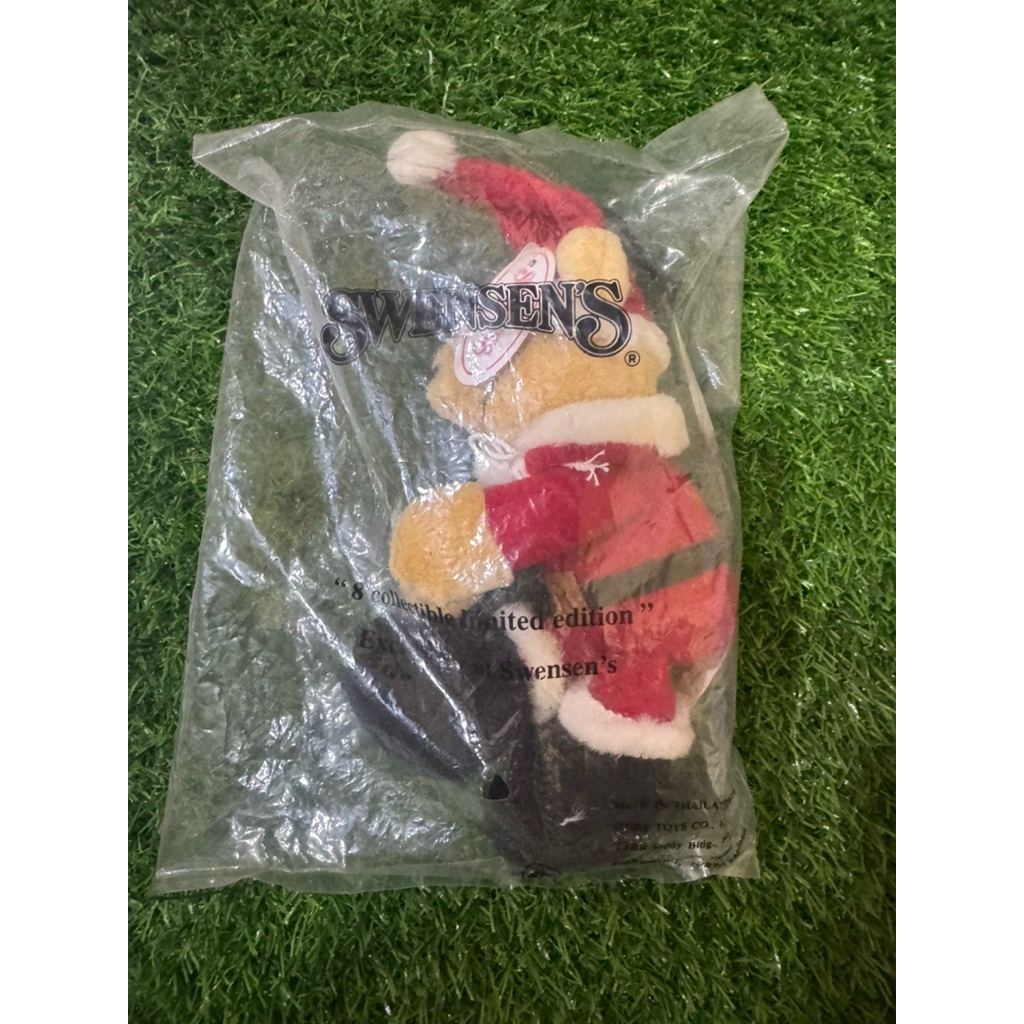 🎄✨ ตุ๊กตา ornament หมีซานต้า Swensen’s Limited Edition สำหรับแขวนต้นคริสมาสต์