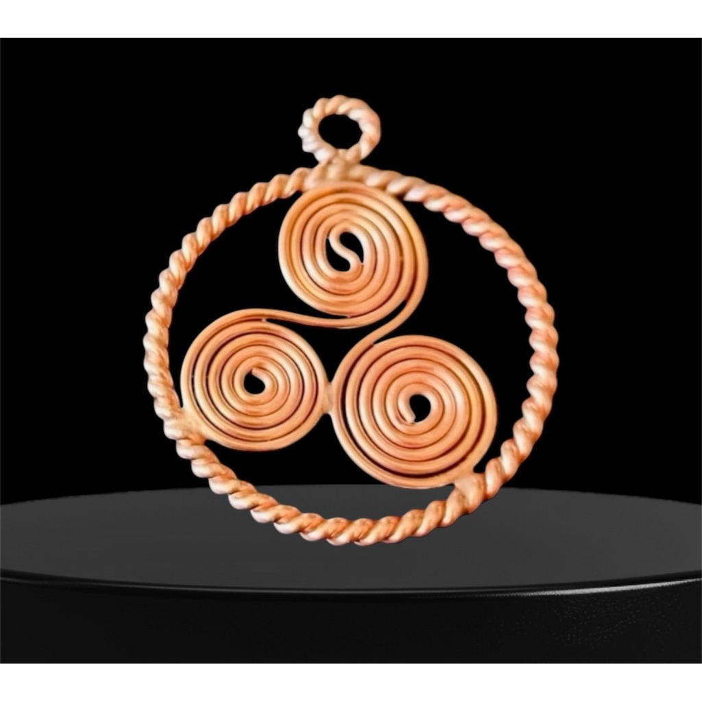 จี้ ทองแดง Triskele สัญลักษณ์แห่งชีวิต  ทองแดงบำบัด(แถมสร้อยปรับขยายได้)