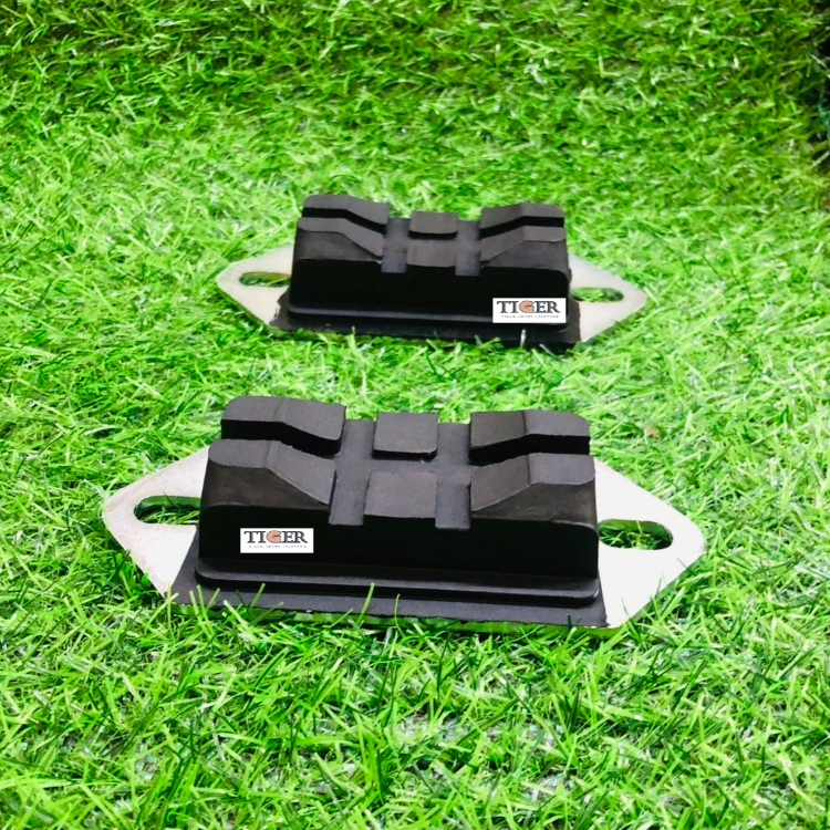 (แบบเว้า ) 1 นิ้ว(25mm.) กันกระแทกแหนบหลัง Revo,Vigo ตัวเตี้ย /D-max ปี03-11ปี12+เฉพาะตัวเตี้ย /TFR /รถตู้ 1 คู่