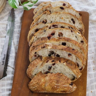 Cranberry Sourdough ซาวร์โดแครนเบอรี่ 650g. (น้ำหนักแป้งโดว์ก่อนอบไม่รวมแครนเบอร์รี่)